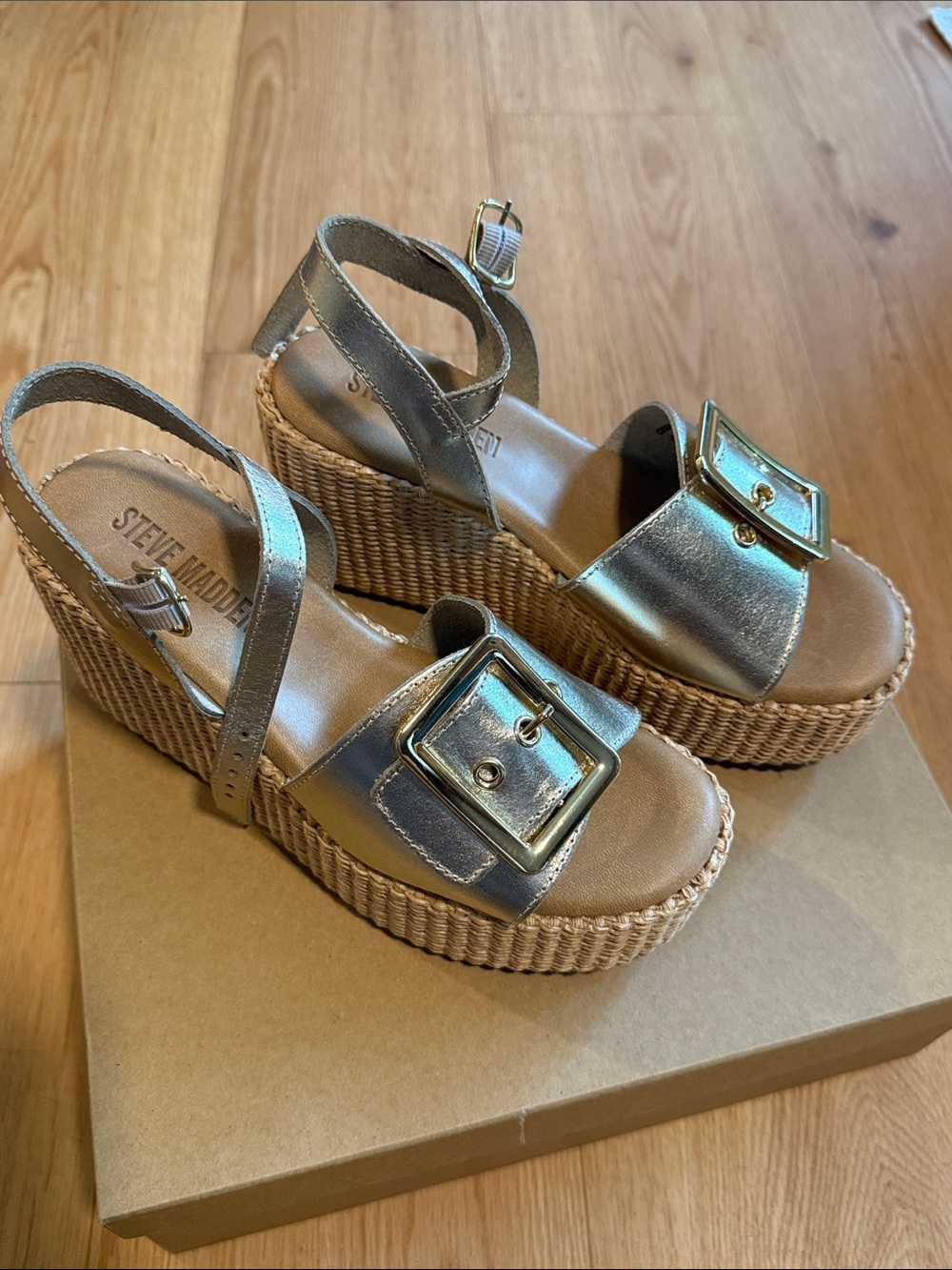 NEW Steve Madden Gold Metallic Wedge Sandals with Buckle